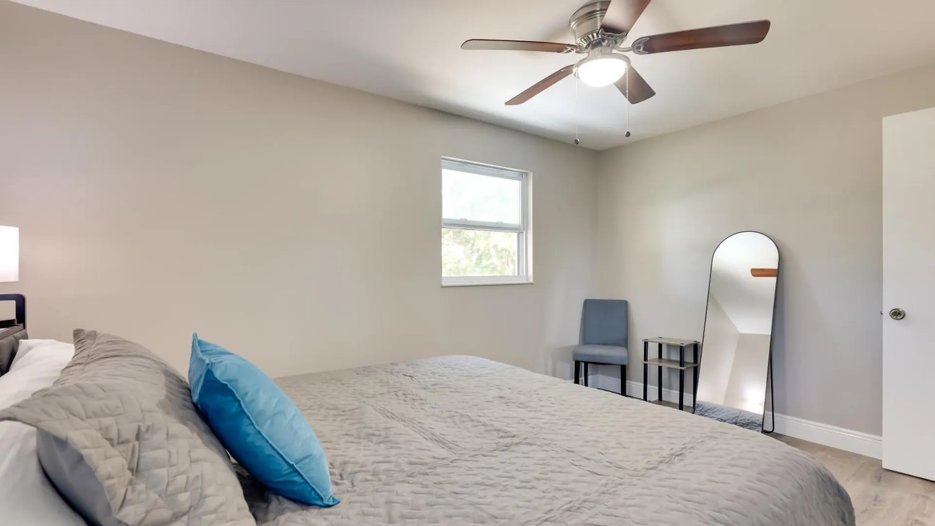 펜션 Spacious Tampa Home With Pool On Bellows Lake!