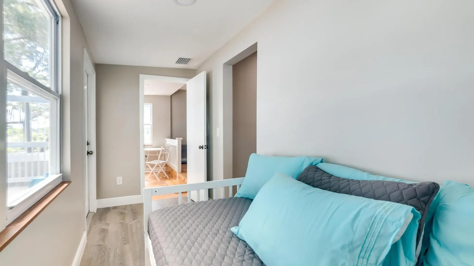 Spacious Tampa Home With Pool On Bellows Lake!