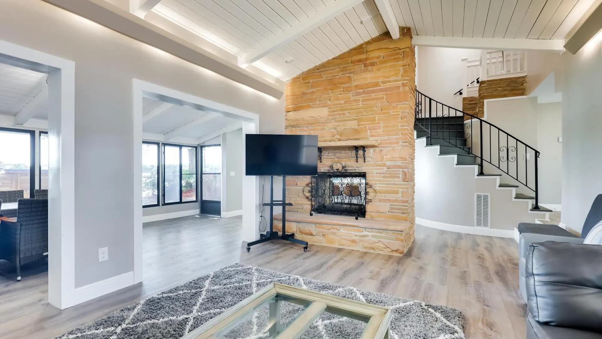 Spacious Tampa Home With Pool On Bellows Lake! 펜션