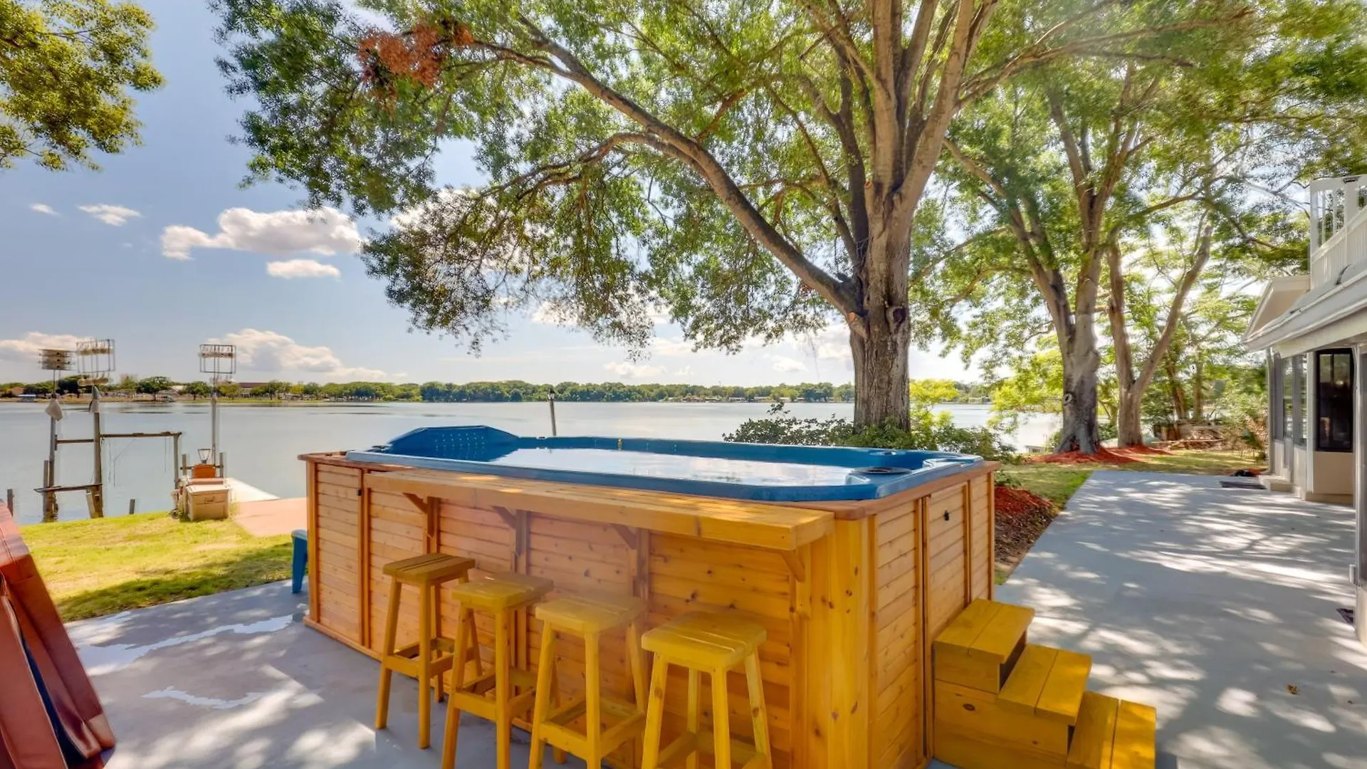펜션 Spacious Tampa Home With Pool On Bellows Lake! 미국